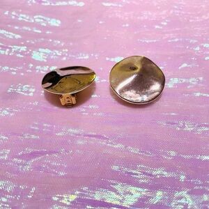 Wavy Textured Gold Tone Round Vintage Clip On Earrings